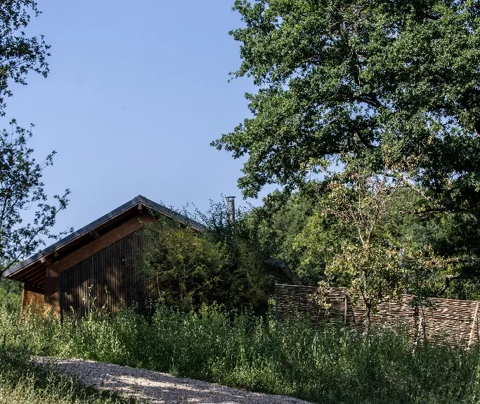 chemin-acces-gite-nature-les-safranieres
