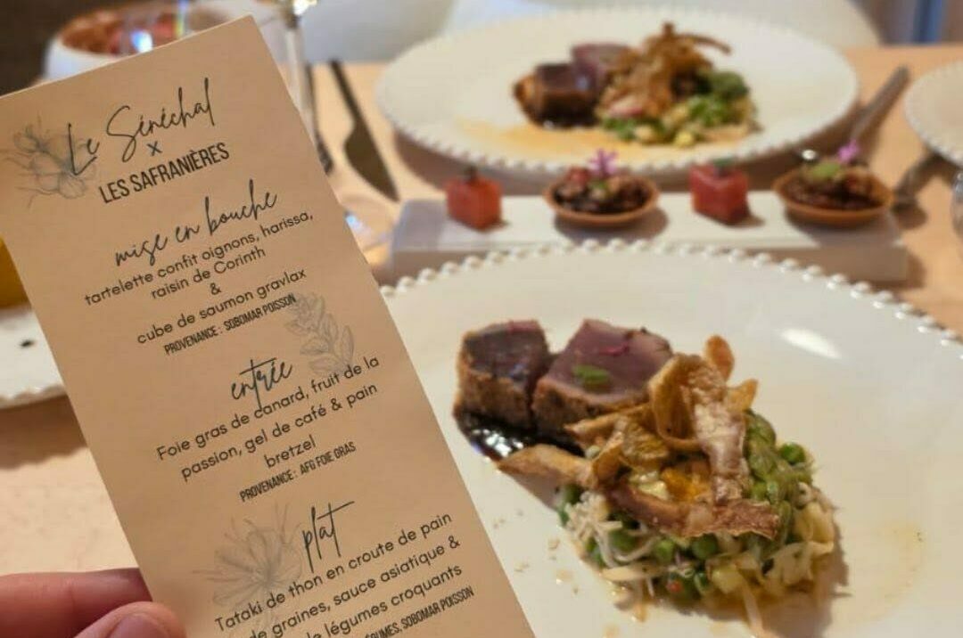 Menu de la table d'hôtes Le Sénéchal x Les Safranières : tataki de thon et mets gastronomiques – Sauveterre-de-Rouergue